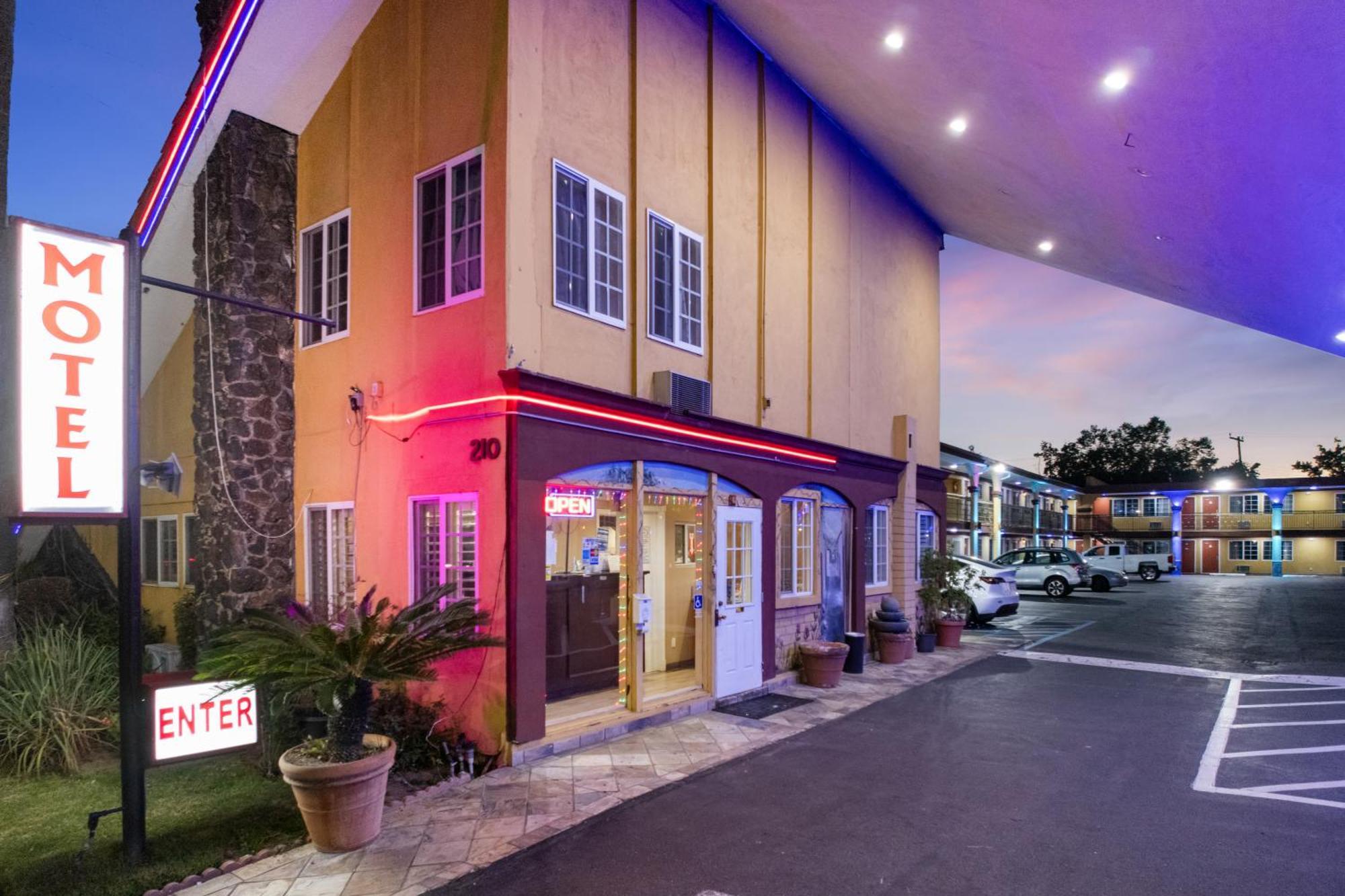 Sky Palm Motel - Orange Bagian luar foto